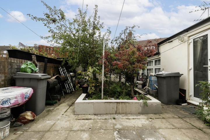 			3 Bedroom, 1 bath, 1 reception Flat			 Newton Road, Cricklewood